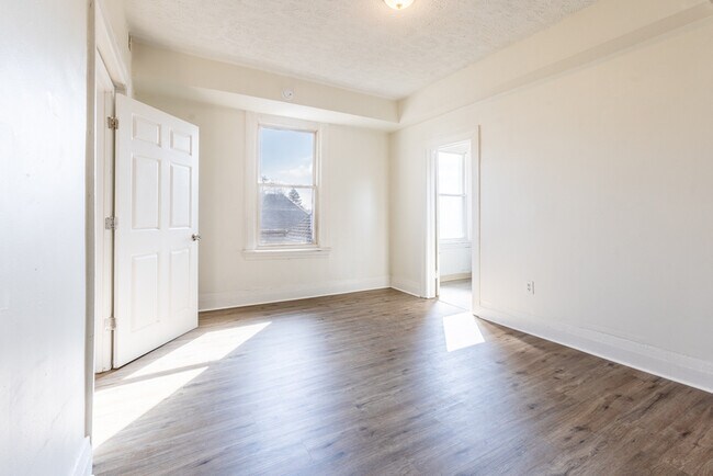 Foto del edificio - 608 Taylor Ave