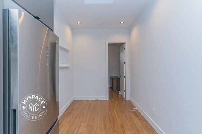Foto del edificio - 1337 Gates Ave