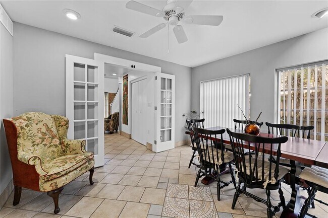 Foto del edificio - 515 Crystal Beach Ave