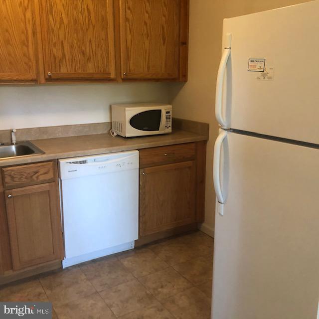Building Photo - 1210 Meadowview Ln