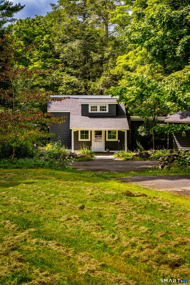 Building Photo - 55 Essex Hill Rd