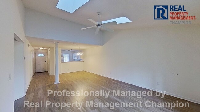 Building Photo - Upper Level Condo in Holton Place w/Community Pool