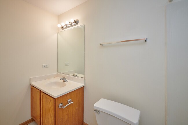 Building Photo - 2427 W Madison St