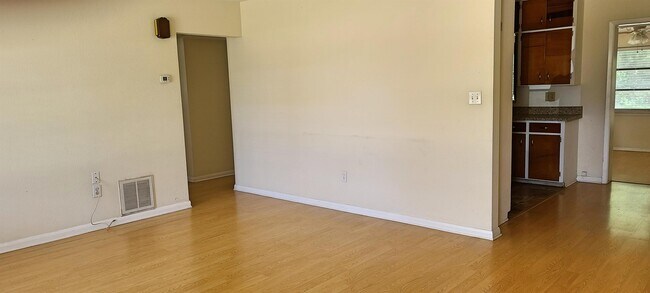 Building Photo - 1620 Rainbow Dr