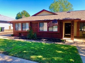 Building Photo - 1104 Bellmont Ct