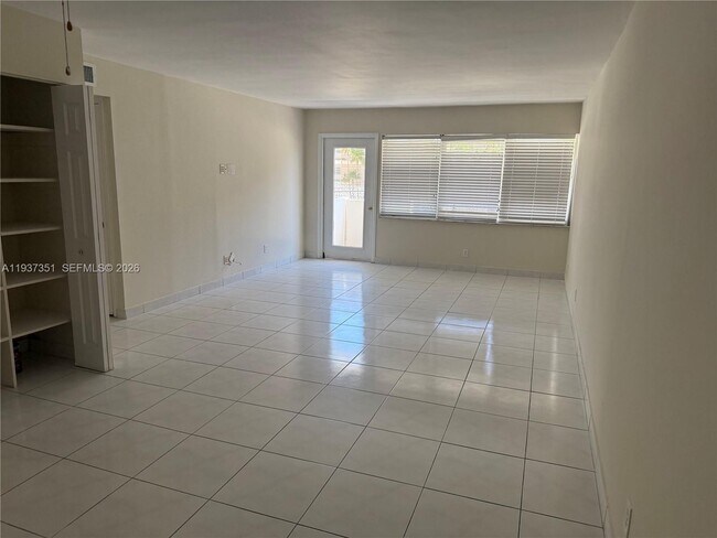 Foto del edificio - 401 Golden Isles Dr