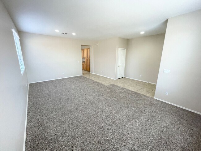 Foto del edificio - 4 Bedroom/2 Bath Single Level Home in Anthem! Close to freeway & TSMC Plant!