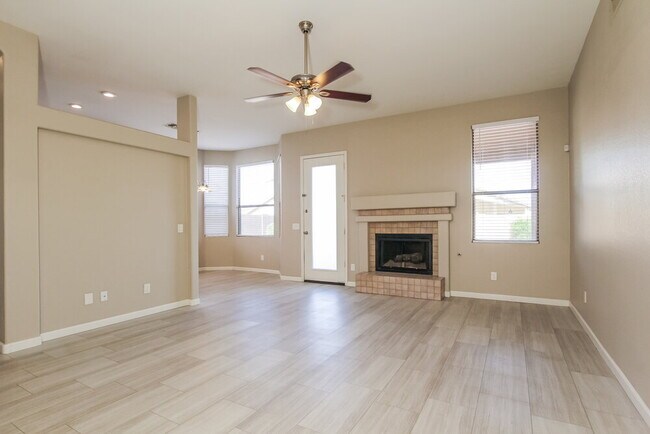 Foto del edificio - 6482 W Matilda Ln