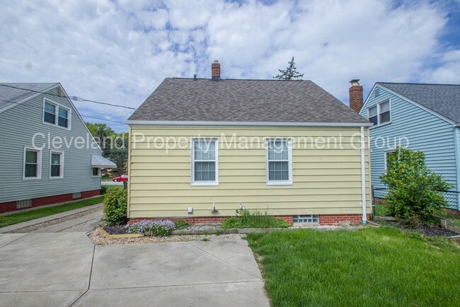 Building Photo - 5943 Broadview Rd