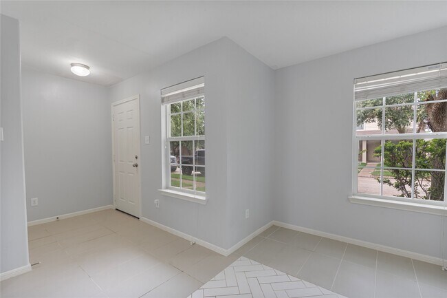 Foto del edificio - 6324 Austinville Dr