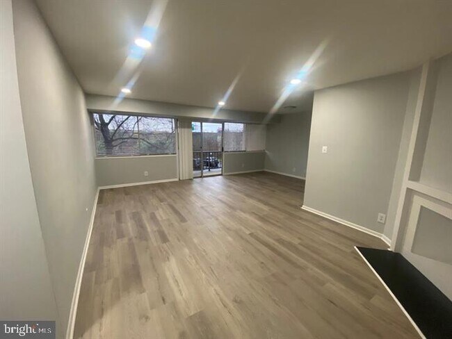 Foto del edificio - 5801 Quantrell Ave