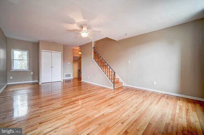Building Photo - 623 S 12th St