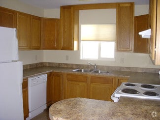 Building Photo - 2702 Sunner Ave
