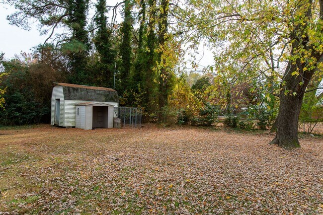 Foto del edificio - Call Sabrina Thomas at 757-767-0767 for more information