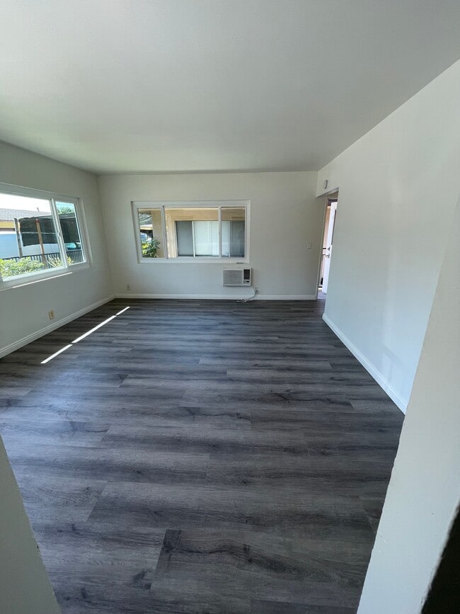 Building Photo - 7636 Garvalia Ave