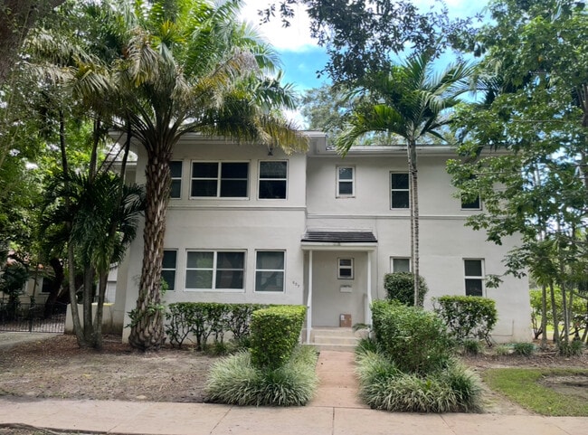 Building Photo - 607 Velarde Ave