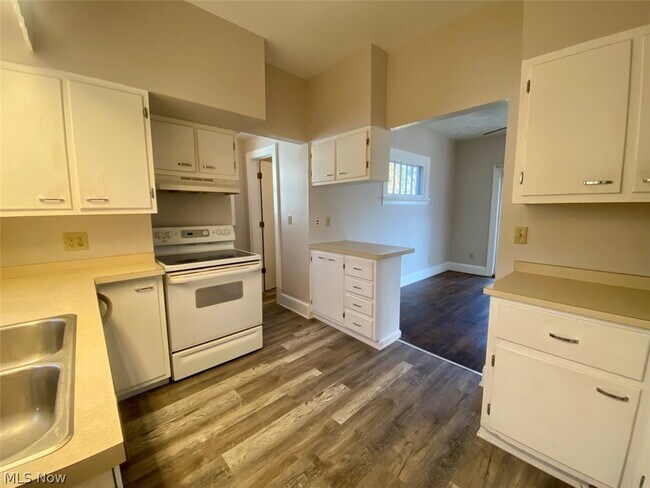 Foto del edificio - 623 Doris Ave