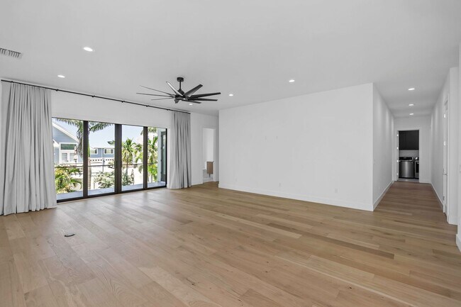 Foto del edificio - Stunning Custom Built Residence in the Exc...