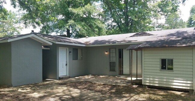 Foto del edificio - 2694 Whispering Pine Dr