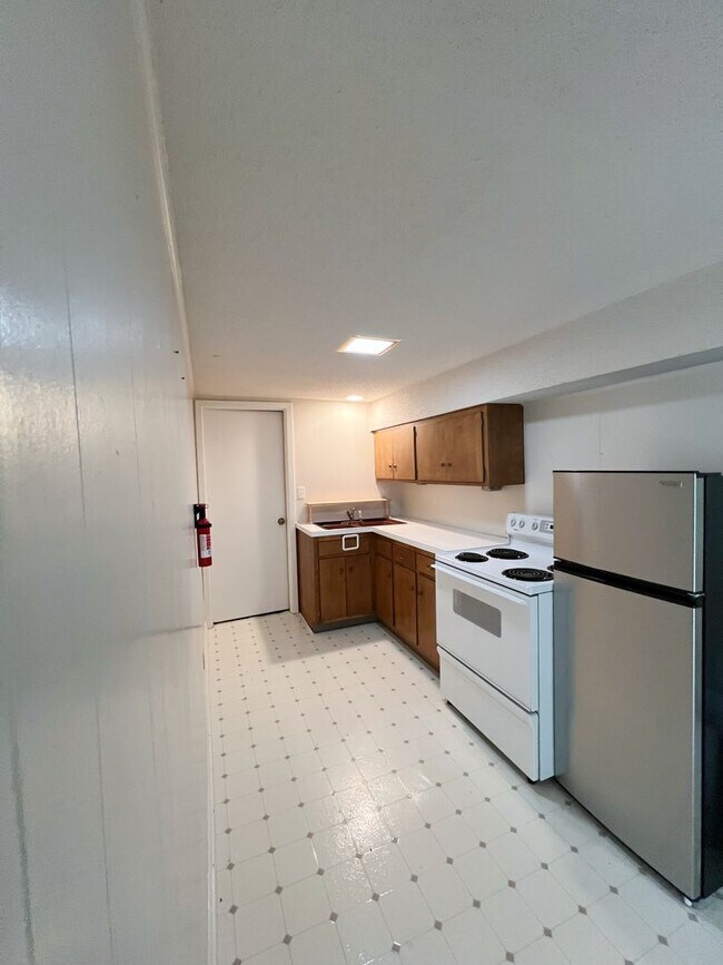 Building Photo - SEE IT NOW: Charming 3-Bedroom Home with S...