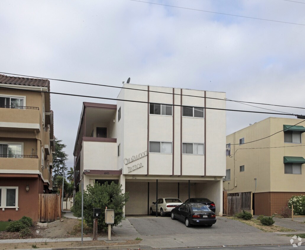 Building Photo - Crestwood Maror