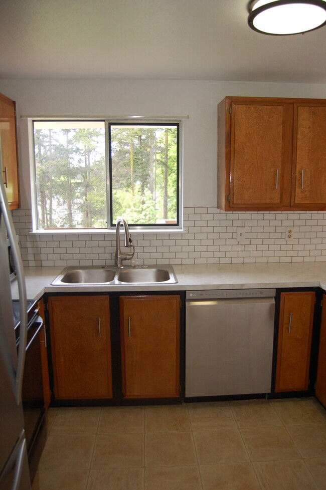 Building Photo - 721 Scenic Heights Rd