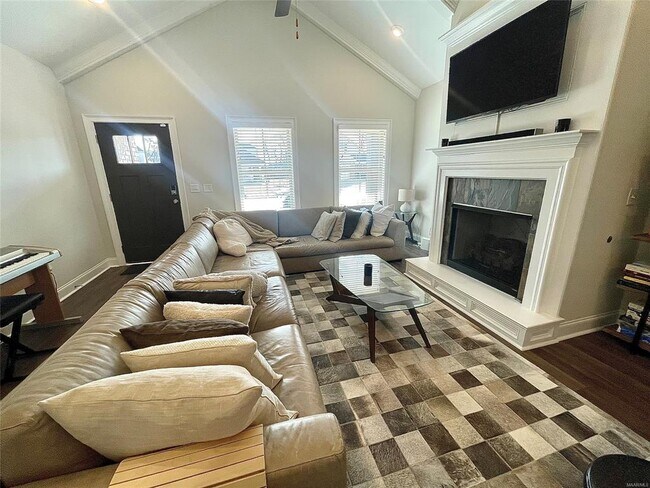 Building Photo - 1243 McClain Dr