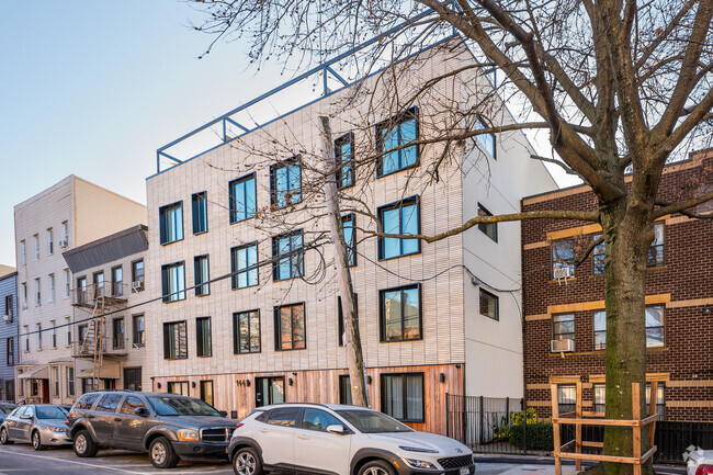 Building Photo - 144 Freeman St