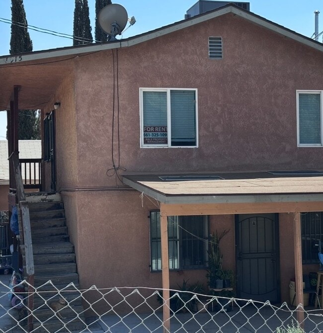 Building Photo - 1915 Robinson St