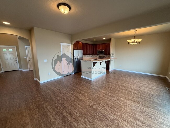 Building Photo - Move in Special $600 Off First Months-  Brand New Carpet & Freshly Painted