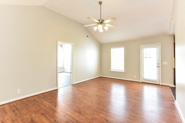 Building Photo - 948 Tom Hailey Blvd