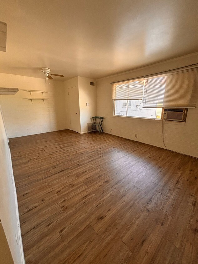 Building Photo - 278 D St E