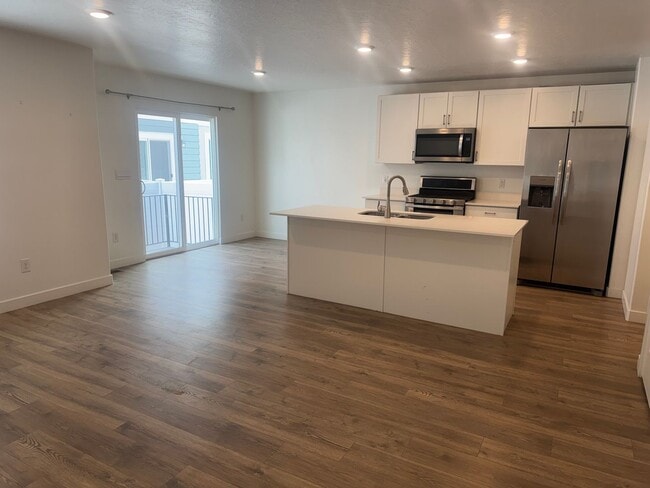 Building Photo - Beautiful Lehi townhome for rent!