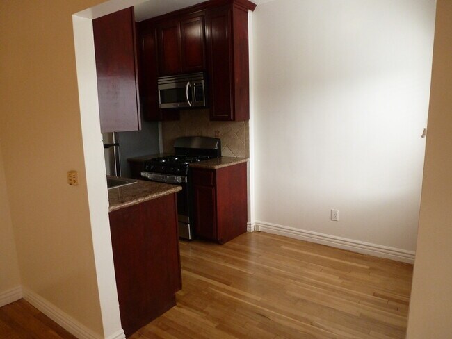 Dining area downstairs unit - 721 N Madison Ave