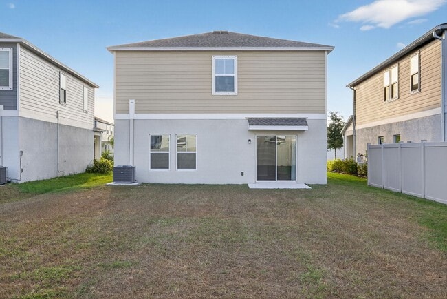 Building Photo - Spacious 4 Bedroom for Rent - With Amenities!