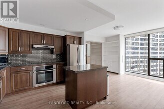 Building Photo - 33 Harbour Square