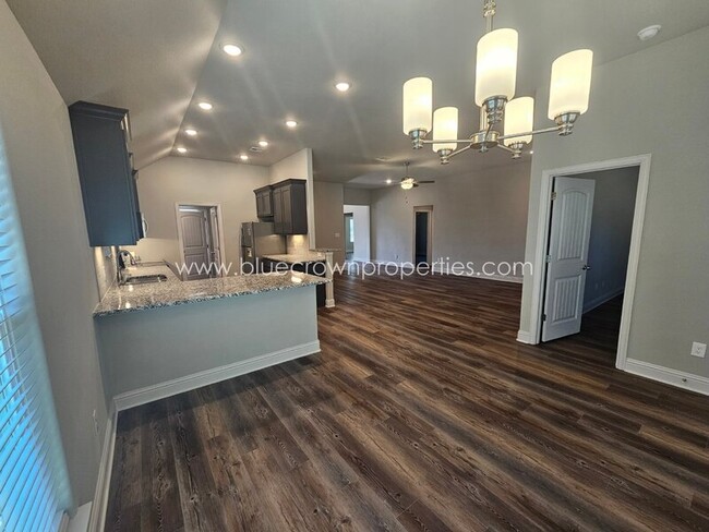 Building Photo - 2903 Tulip Dr