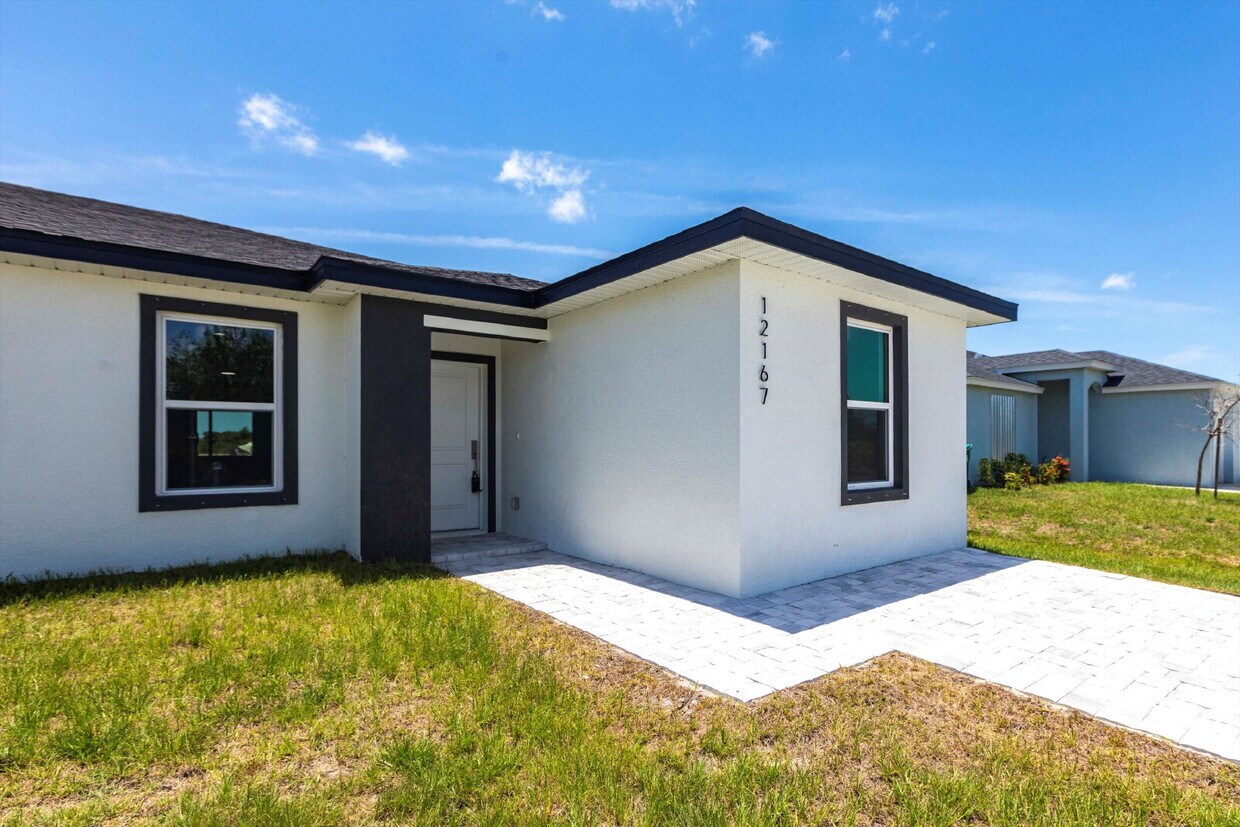 Foto principal - BRAND NEW Construction, 3 bed / 2 bath Rent-Ready Home in Port Charlotte!