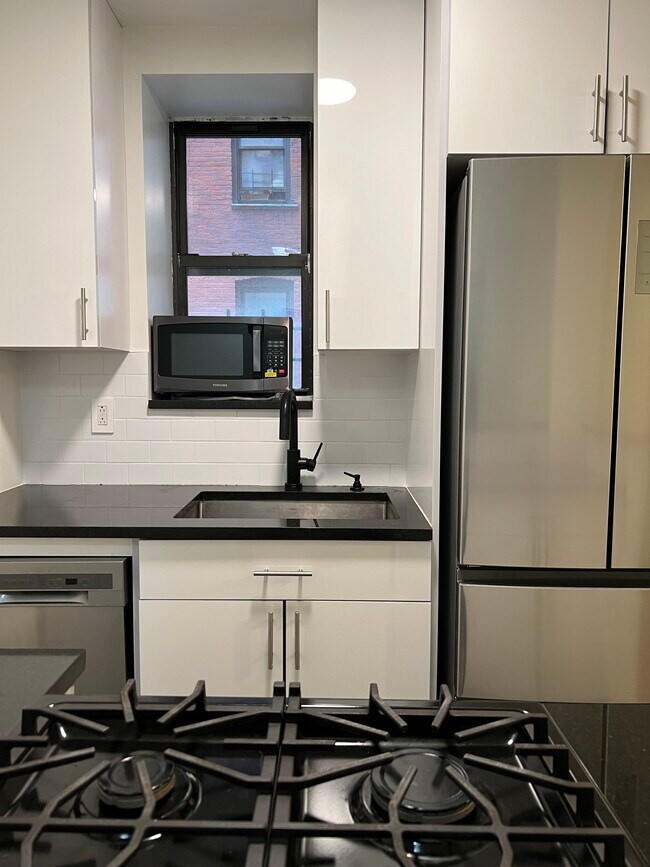 Building Photo - 504 W 135th St