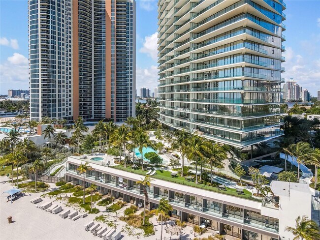 Foto del edificio - 18975 Collins Ave