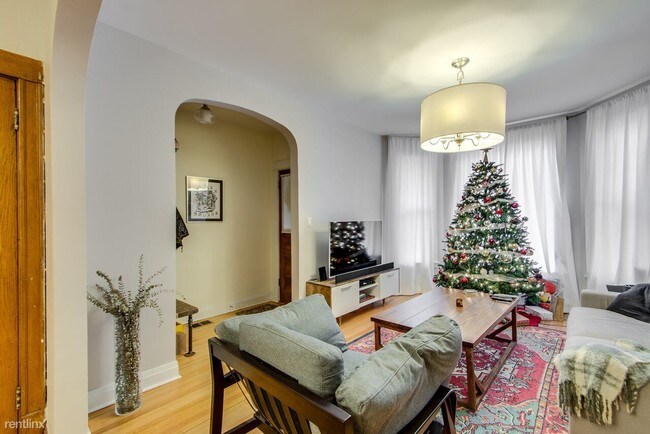 Building Photo - 2 br, 1 bath Apartment - 2434 N Albany Ave #1