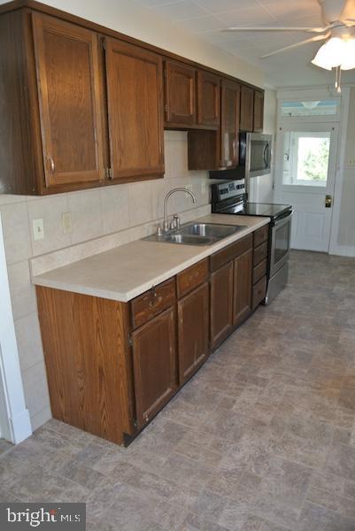 Foto del edificio - 131 E Simpson St