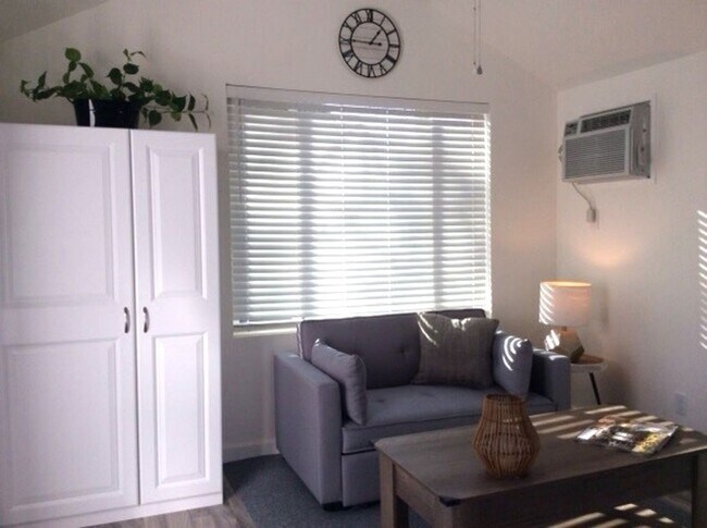 Foto del edificio - 1178 E 8th St