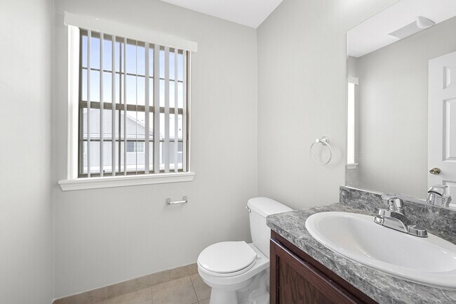 Foto del edificio - 14154 Lakeside Blvd N