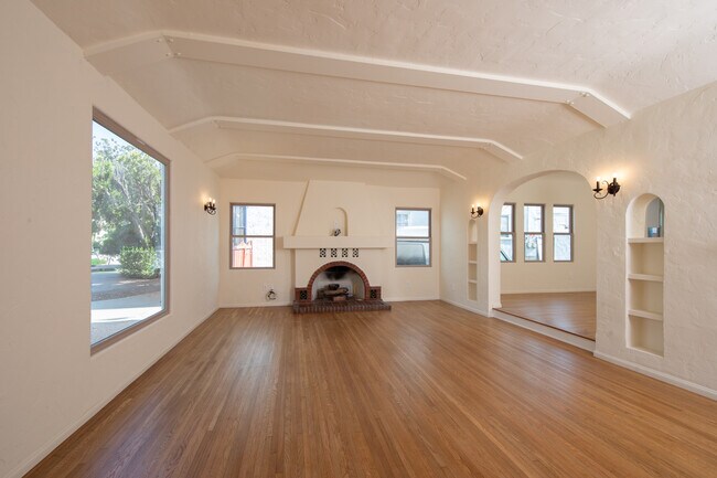 Building Photo - 1260 S Ridgeley Dr