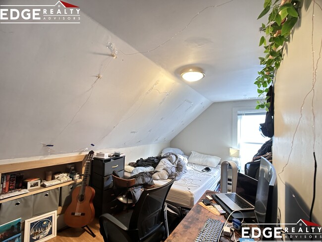 Foto del edificio - 19 Greylock Rd