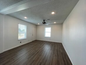 Building Photo - 5320-5322 Carver Dr