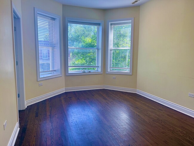 Building Photo - 2300 N Springfield Ave