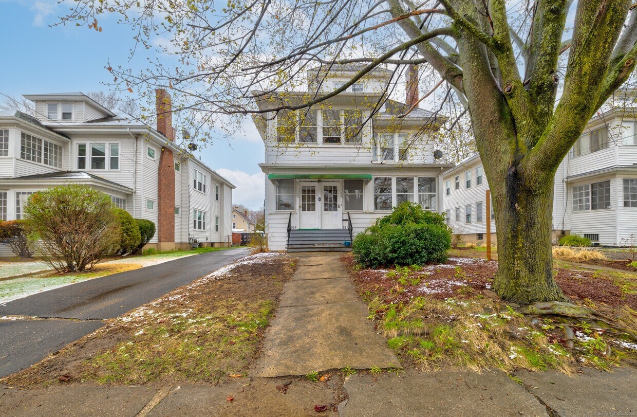 Foto principal - 935 West Blvd