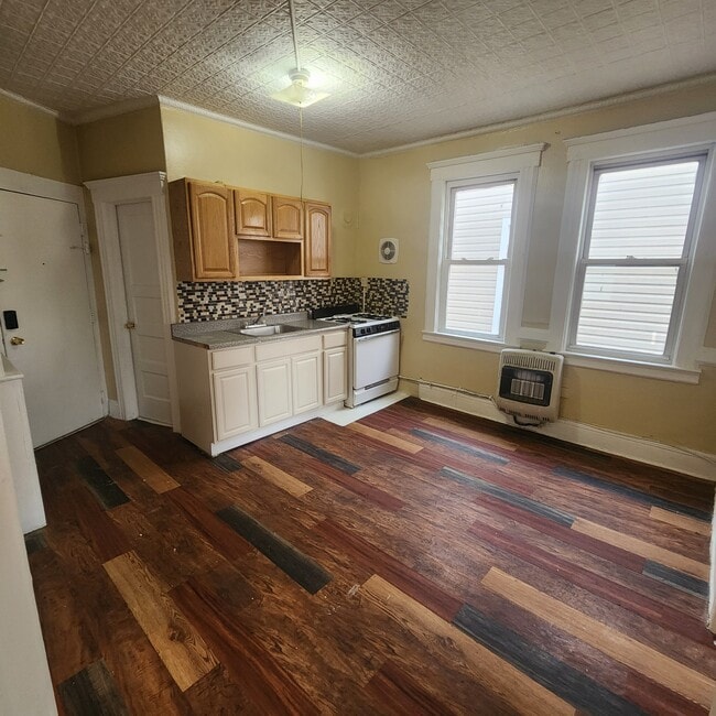 Building Photo - 13 Brinkerhoff Pl